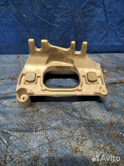 Кронштейн опоры двигателя левый Renault Logan 2 L8