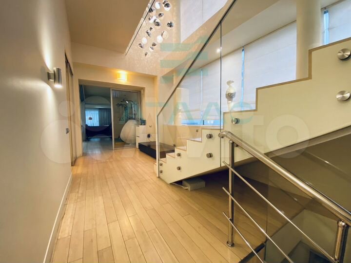 Дом 722 м² на участке 8 сот.