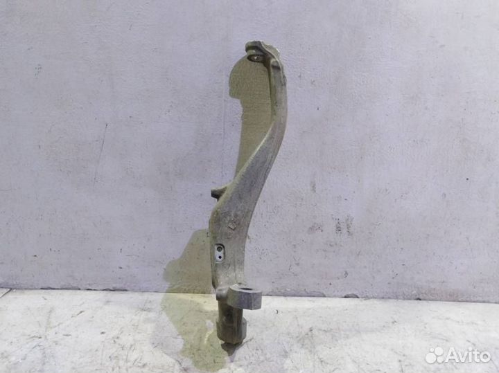 Кулак передний левый 7P0407245A