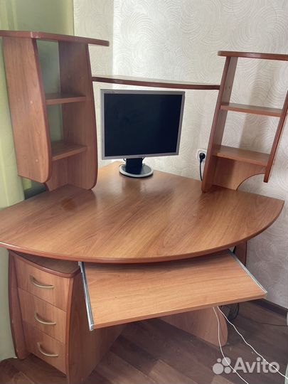 Компьютерный стол