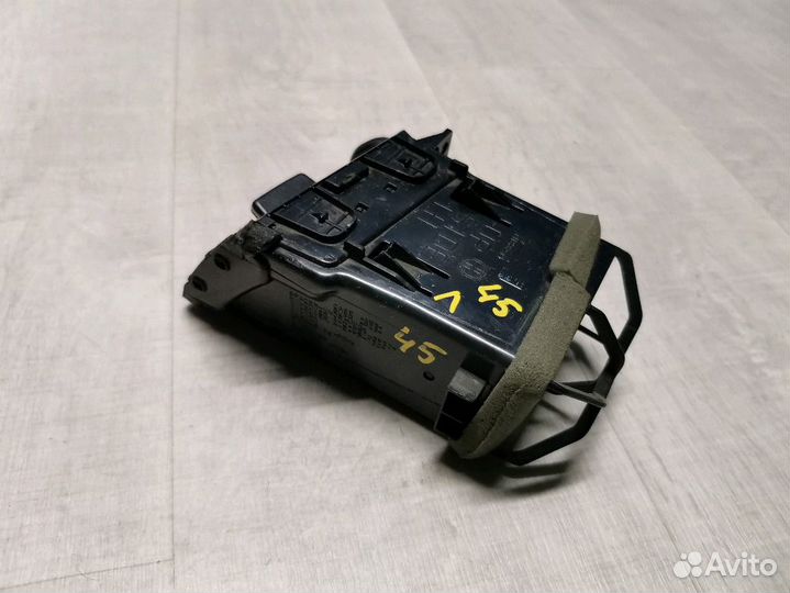 Дефлектор воздушный Nissan Tiida C11 1.6 HR16DE