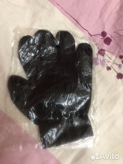 Перчатка для вычесывания шерсти