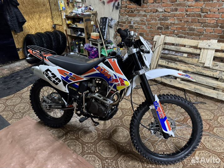 Кроссовый мотоцикл ктм-250