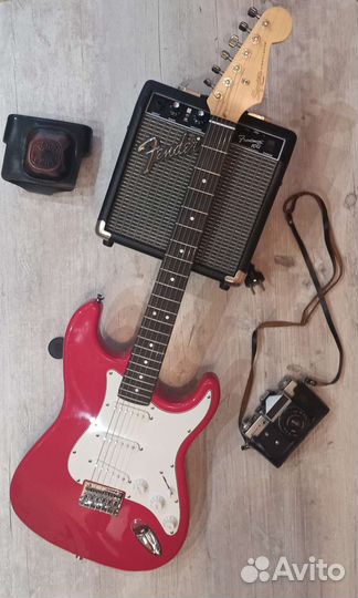Электрогитара Fender Squier Stratocaster + комбик