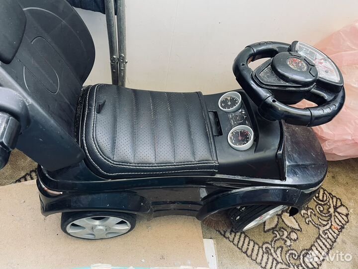 Машина каталка с ручкой