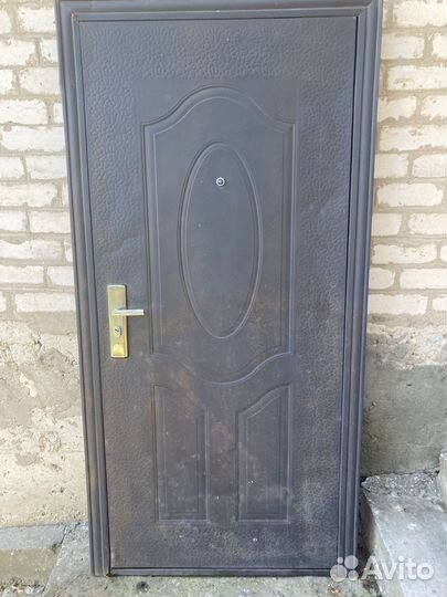 Металлическая дверь бу 209*105