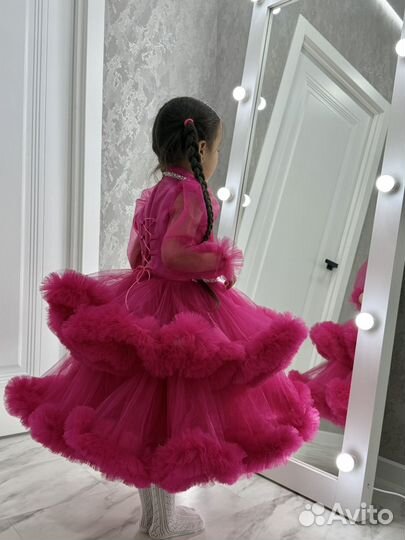 Много шикарных платьев