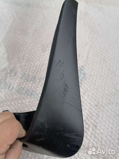 Брызговик передний правый Kia Sorento Prime