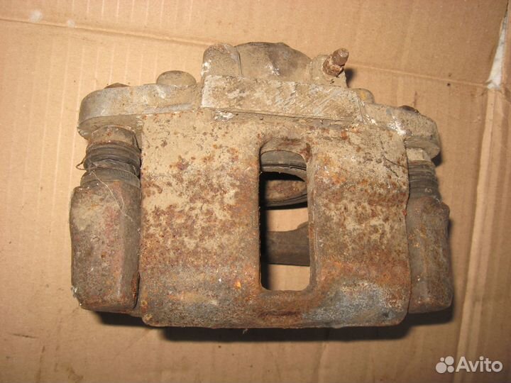 Суппорт тормозной передний левый Ваз 2115, 2109