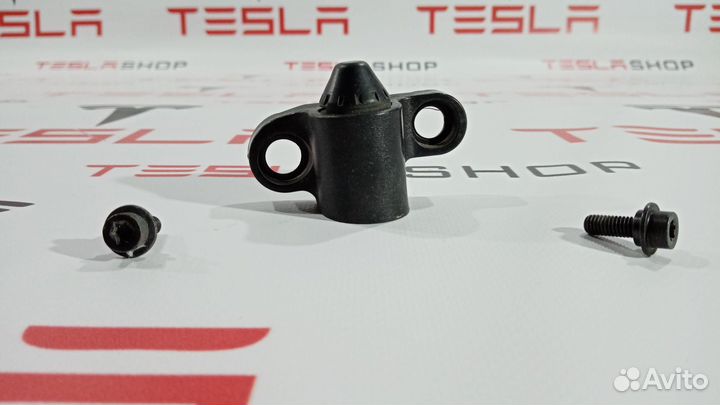 Упор крышки багажника Tesla Model S 2012