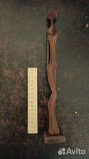 Статуэтка маленькая дерево