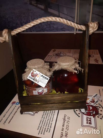 Раки вареные и живые