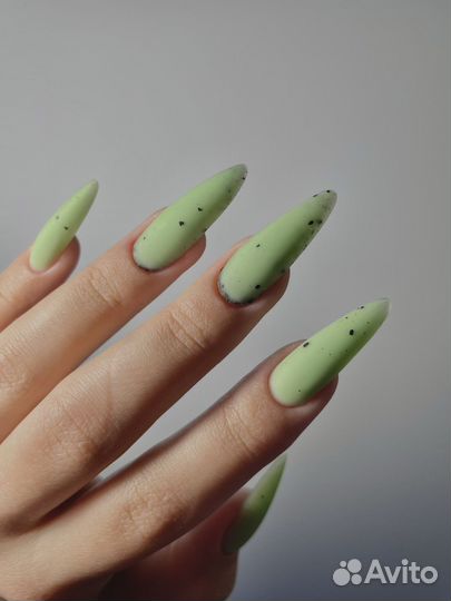 Модель на наращивание ногтей