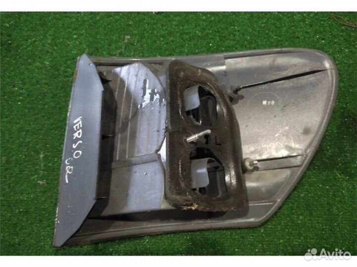 Фонарь задний левый Toyota Avensis Verso 2.0 2002