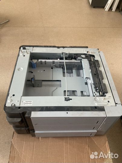 Лоток подачи бумаги для HP M880