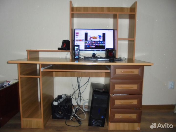 Компьютерный стол