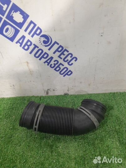 Патрубок воздушного фильтра Volkswagen Passat B6