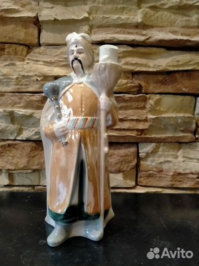 Статуэтка фарфор