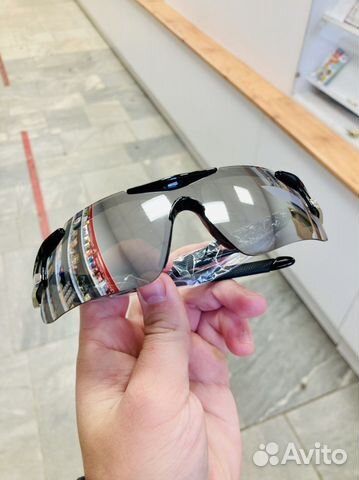 Спортивные очки с серебристыми линзами