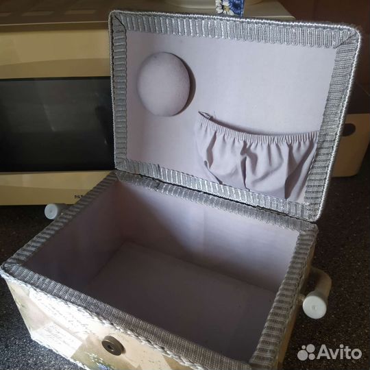 Шкатулка для шитья и швейных принадлежностей