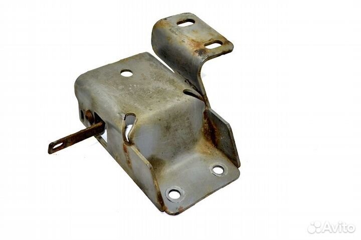 Кронштейн переднего бампера, правый mercedes-benz