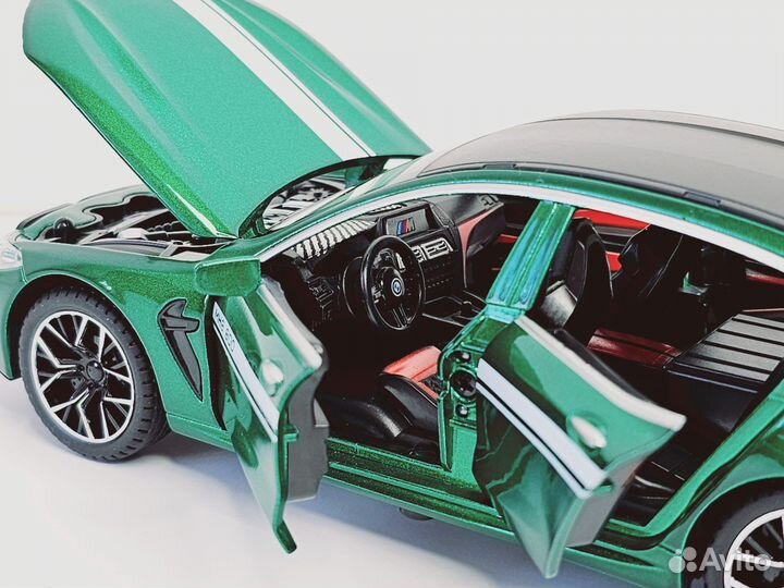 Модель машины BMW M8 зеленый 1:24