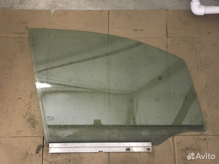 Стекло передней двери Opel Zafira (2688)