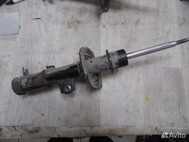 Амортизатор передний левый Kia RIO 2011-2017