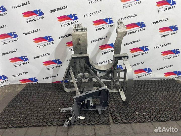 21686482 Кронштейн бака AdBlue Volvo FH