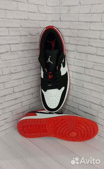 Кроссовки Nike Air Jordan 1 Low Black Toe Lux