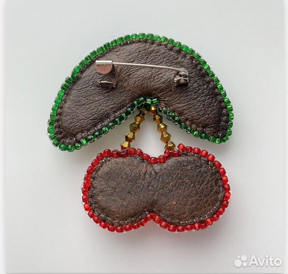 Брошь Вишенки