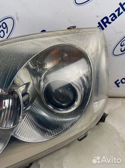 Фара передняя левая Toyota Avensis T250 2004-2006