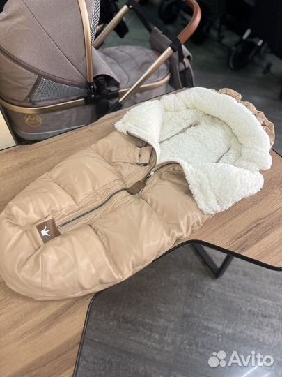 Конверт зимний в коляску бежевая экокожа