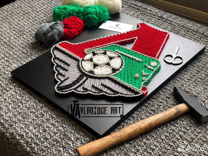 Эмблема из гвоздей и нитей фк «Локомотив»