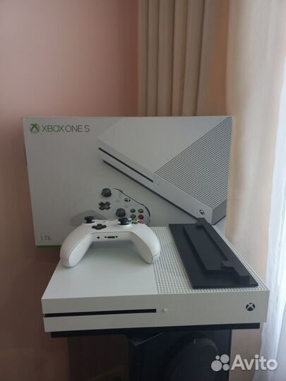 Продаю xbox one s 1tb