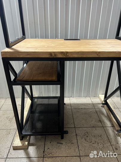 Многофункциональный компьютерный стол