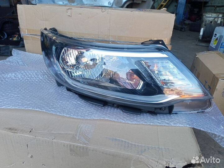 Правая фара на Kia Rio 3