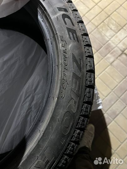 Pirelli Ice Zero 255/45 R20