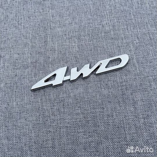 Металлическая наклейка на авто 4WD шильдик 113х18