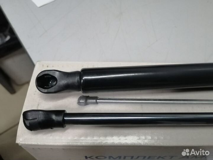 Амортизаторы капота на Крета SU2r c 2021 года