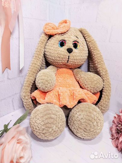 Вязаная игрушка (заяц)