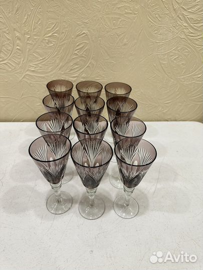 Бокалы, фужеры, цветное марганцовое стекло