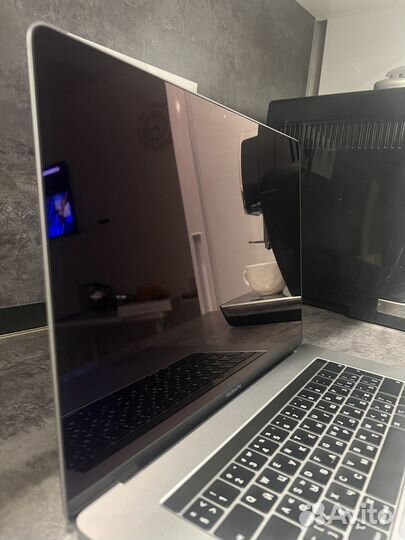 Macbook pro 15 2018 i7 16gb 256gb