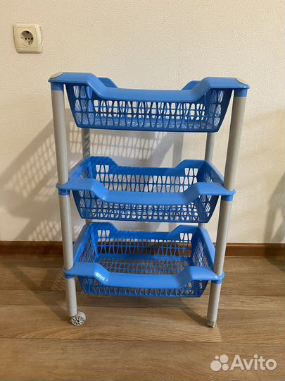 Этажерка на колесиках