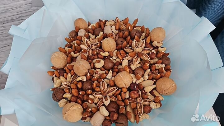 Съедобный букет из орехов