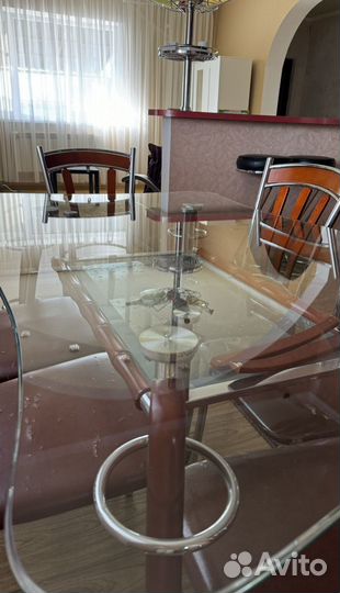 Стол и стулья