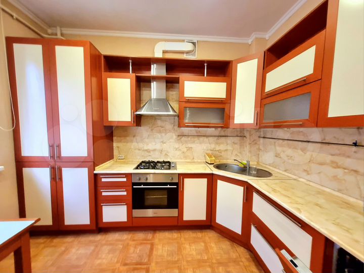 4-к. квартира, 136 м², 4/6 эт.