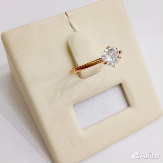 Золотое кольцо с камнем 16р