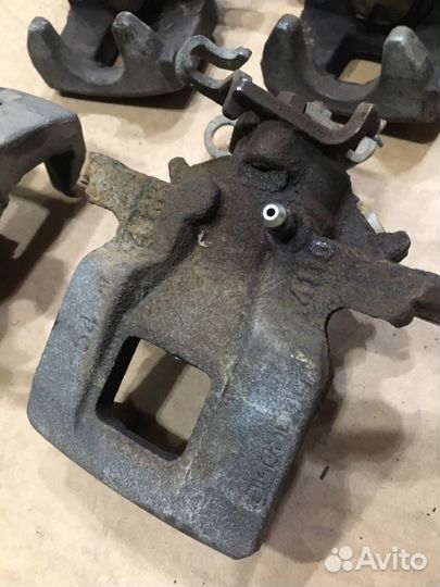 Суппорт тормозной Mitsubishi Outlander 3