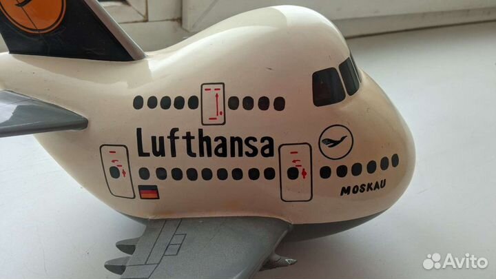 Модель самолета Lufthansa